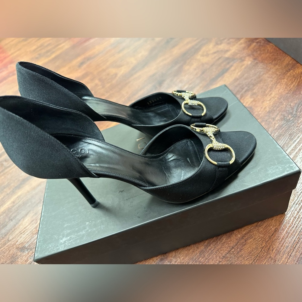 Gucci black heels, almost like new condition, size 6.5